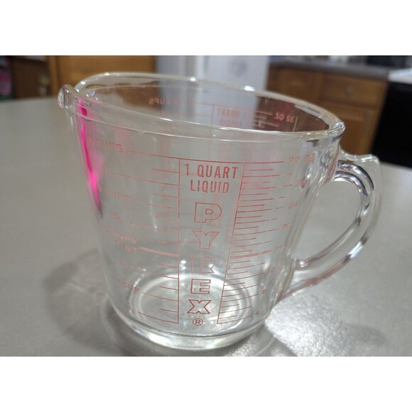 Vintage Pyrex Red 4 Cups Quart Liquid D Handle Glass HTF Measuring Cup USA Heavy - Picture 2 of 6